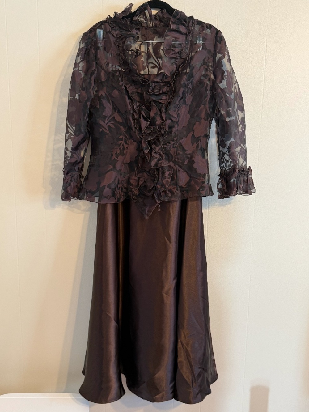 Women's Brown Cachet 2-Piece Dress Size 10 Formal/Semi-Formal W/Sheer Jacket